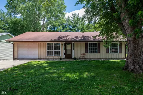 511 Beechwood Dr E, Monticello, IN 47960