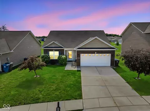 6124 Emerald Commons Dr, Indianapolis, IN 46221