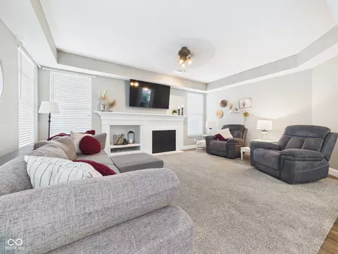 Living - 6342 S Cabriolet Way, Pendleton, IN 46064 photo 2 of 4