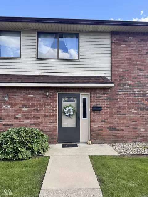 113 Greenwood Trl N, Greenwood, IN 46142