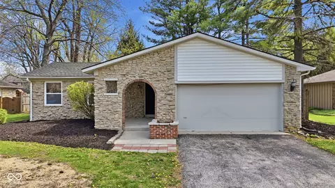 2204 Walnut Way, Noblesville, IN 46062