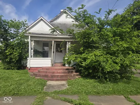 138 N 11th St, Clinton, IN 47842