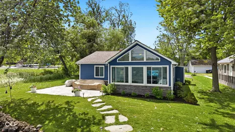 6110 S 520 E, Wolcottville, IN 46795