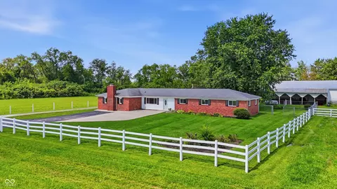 715 N White St, Shirley, IN 47384