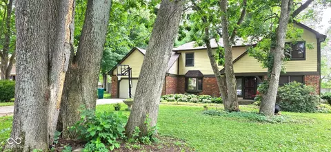 1914 S Hunters Ridge Ln, Greenwood, IN 46143