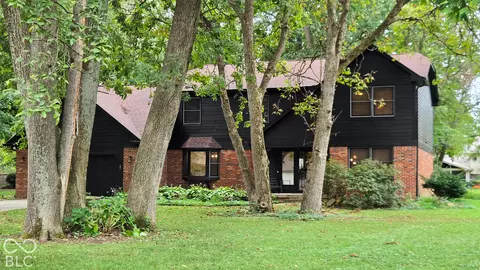 1914 S Hunters Ridge Ln, Greenwood, IN 46143