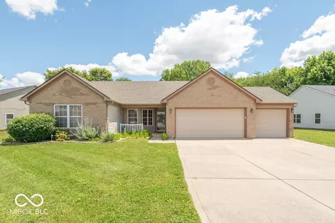 911 Port Dr, Avon, IN 46123