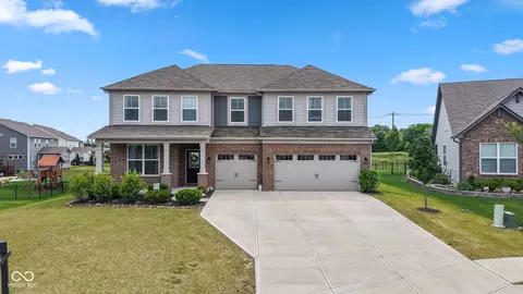 4956 S Canton Cir, New Palestine, IN 46163