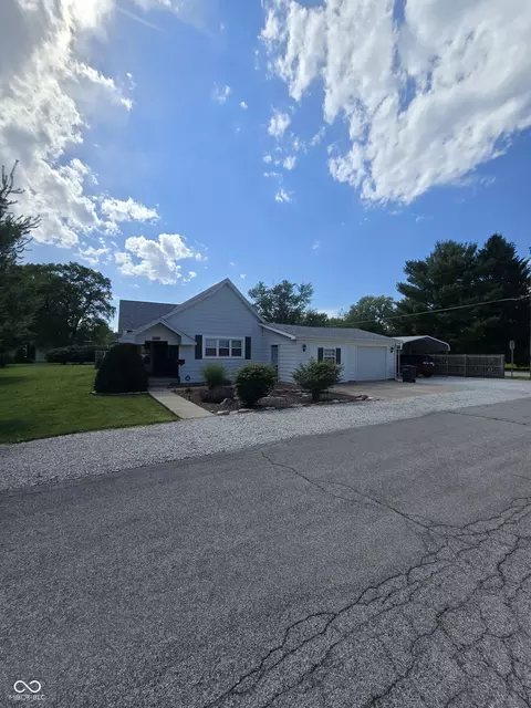 1028 N 11th St, Elwood, IN 46036
