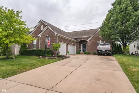 12447 Eddington Pl, Fishers, IN 46037