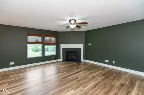 Living - 9698 W Lantern Ln, Pendleton, IN 46064 photo 2 of 4