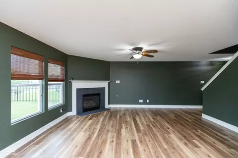 Living - 9698 W Lantern Ln, Pendleton, IN 46064 photo 3 of 4