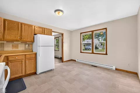 Kitchen - 2231 Mapleton Ct, Columbus, IN 47201 photo 2 of 5
