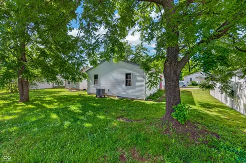 Exterior - 2231 Mapleton Ct, Columbus, IN 47201 photo 6 of 9
