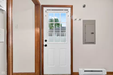 Entry Way - 2231 Mapleton Ct, Columbus, IN 47201 photo 3 of 3