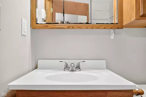 Bath - 2231 Mapleton Ct, Columbus, IN 47201 photo 3 of 3