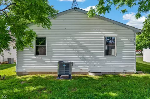 Exterior - 2231 Mapleton Ct, Columbus, IN 47201 photo 8 of 9