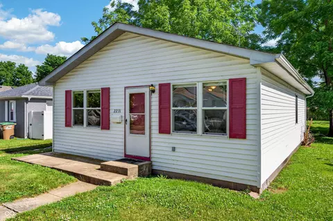 2231 Mapleton Ct, Columbus, IN 47201