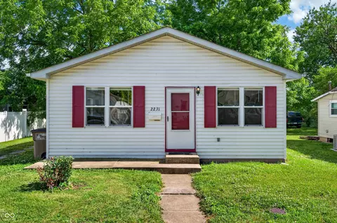 Exterior - 2231 Mapleton Ct, Columbus, IN 47201 photo 2 of 9