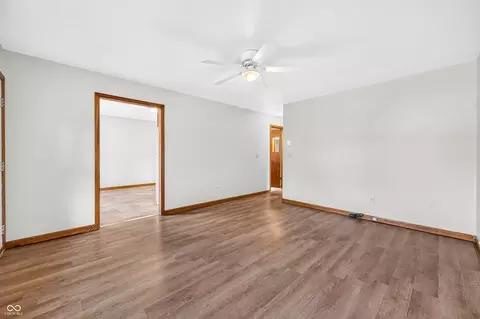 Living - 2231 Mapleton Ct, Columbus, IN 47201 photo 2 of 3