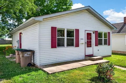 Exterior - 2231 Mapleton Ct, Columbus, IN 47201 photo 3 of 9