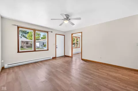 Living - 2231 Mapleton Ct, Columbus, IN 47201 photo 3 of 3