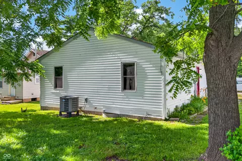 Exterior - 2231 Mapleton Ct, Columbus, IN 47201 photo 7 of 9