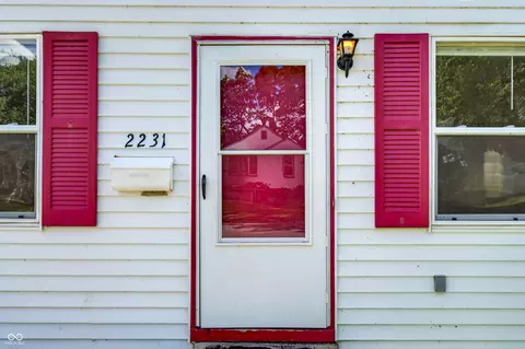 Exterior - 2231 Mapleton Ct, Columbus, IN 47201 photo 4 of 9