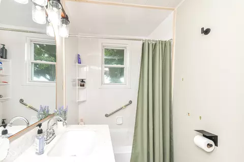 Bath - 669 E 350 N, Windfall, IN 46076 photo 1 of 1