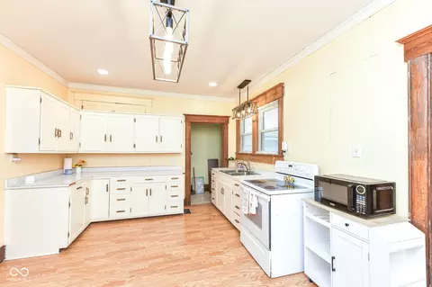 Kitchen - 669 E 350 N, Windfall, IN 46076 photo 2 of 6