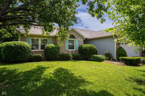 3773 Greenbriar Dr, Columbus, IN 47203