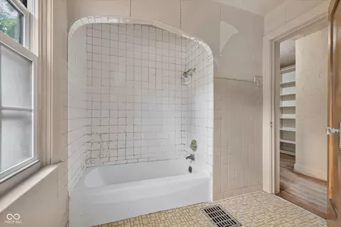 Bath - 336 E 60th St, Indianapolis, IN 46220 photo 3 of 4