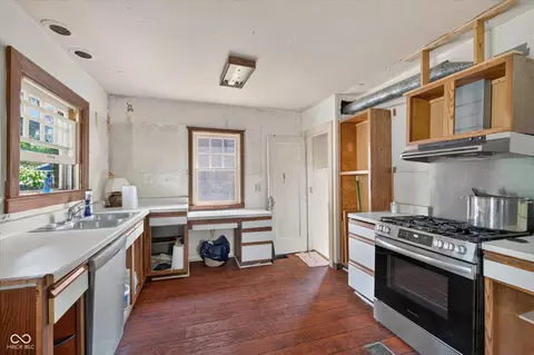 Kitchen - 336 E 60th St, Indianapolis, IN 46220 photo 2 of 5
