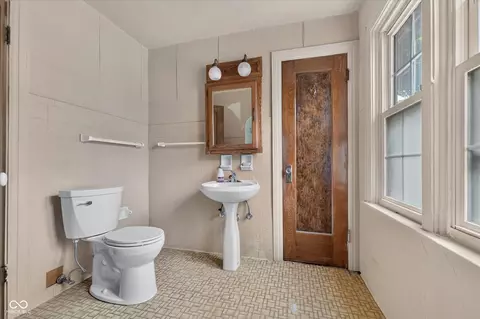Bath - 336 E 60th St, Indianapolis, IN 46220 photo 1 of 4