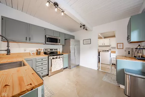 Kitchen - 7042 E 1000 N, Pendleton, IN 46064 photo 1 of 3