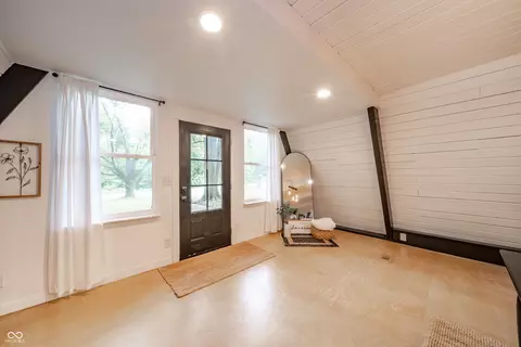 Entry Way - 7042 E 1000 N, Pendleton, IN 46064 photo 1 of 3