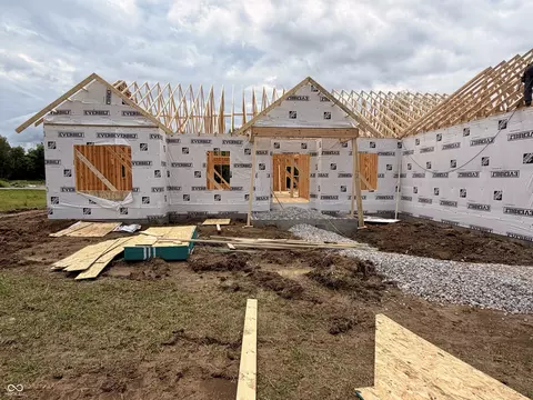 5 Pine Hills Ct, Crawfordsville, IN 47933