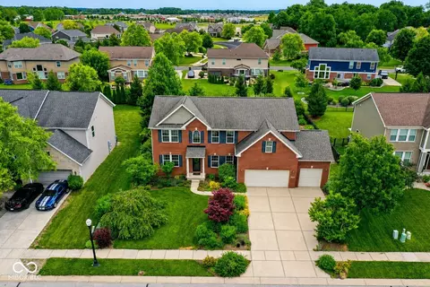 5825 Somerset Blvd E, Bargersville, IN 46106