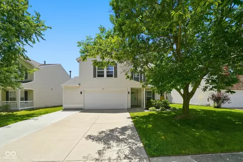 10167 Holly Berry Cir, Fishers, IN 46038