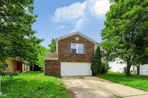8827 Youngs Creek Ln, Camby, IN 46113