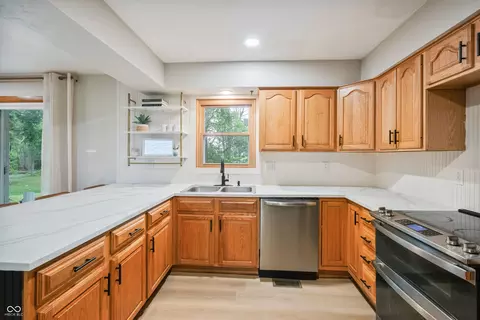 Kitchen - 3171 E 600 N, Windfall, IN 46076 photo 4 of 4