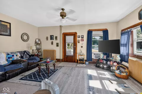 Living - 147 E King St, Franklin, IN 46131 photo 3 of 5