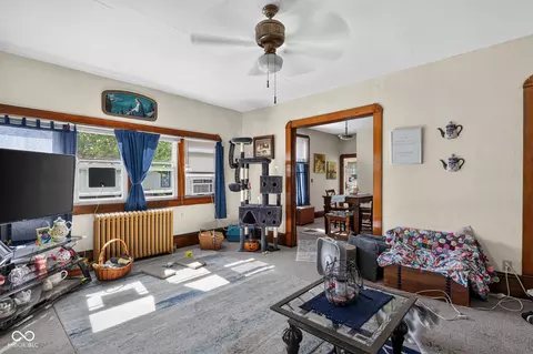Living - 147 E King St, Franklin, IN 46131 photo 1 of 5
