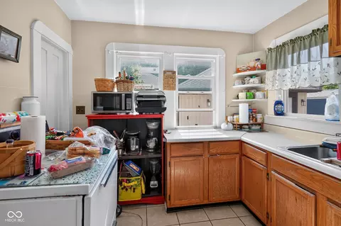 Kitchen - 147 E King St, Franklin, IN 46131 photo 2 of 6
