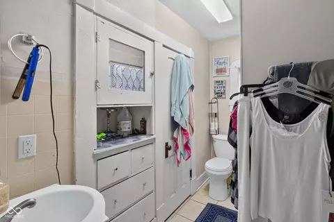 Bath - 147 E King St, Franklin, IN 46131 photo 1 of 3