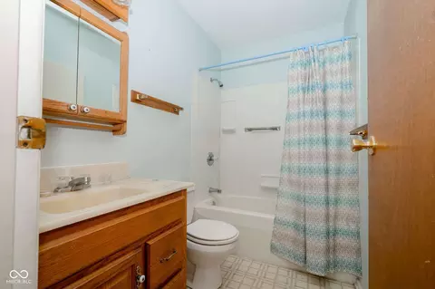 Bath - 2610 Maple Dr, New Castle, IN 47362 photo 1 of 1