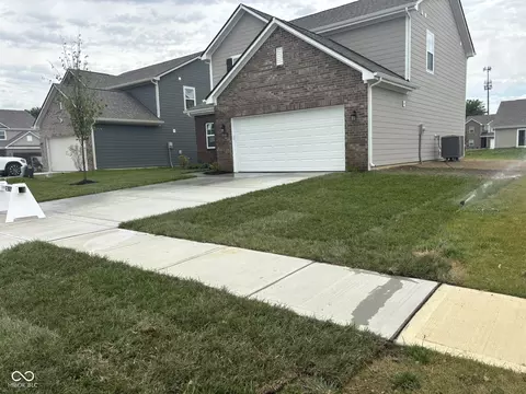 10915 Helmcrest Dr, Indianapolis, IN 46239