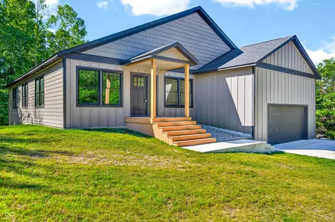 85 Pine Hills Dr, Nashville, IN 47448