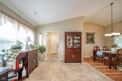 Entry Way - 621 Buck Ln, Pendleton, IN 46064 photo 2 of 2