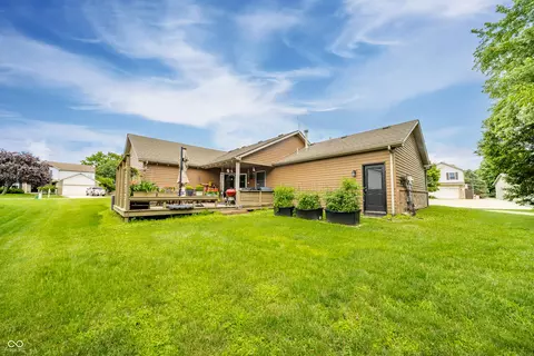Exterior - 621 Buck Ln, Pendleton, IN 46064 photo 9 of 11